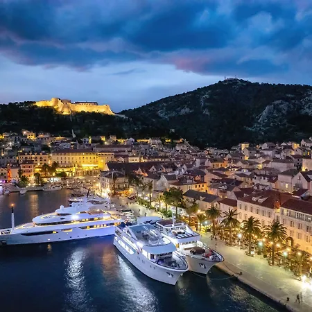 Готель Riva Marina Hvar